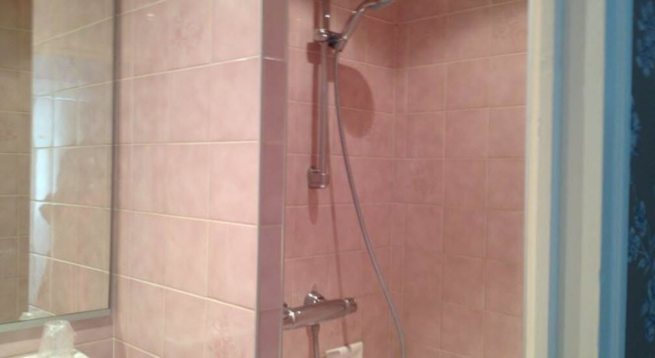 Bathroom 4, Hôtel du Nord, Doubs