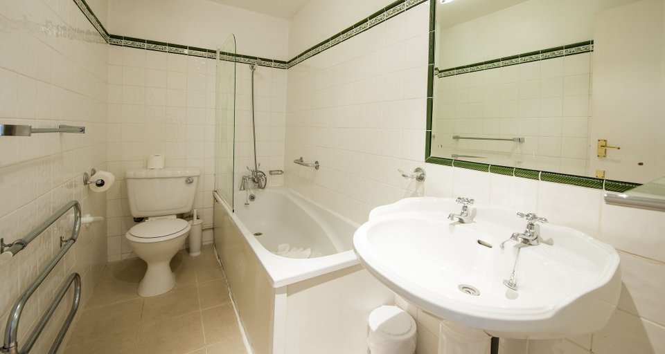 Bathroom, Diamond Hotel, East Sussex