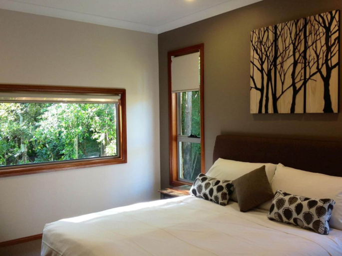 Bedroom, Mistinthegumtrees Eco Luxury Cabins, Lake Macquarie - West