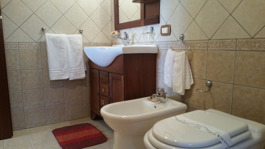 Bathroom 4, B&B A Robba de Pupi, Agrigento