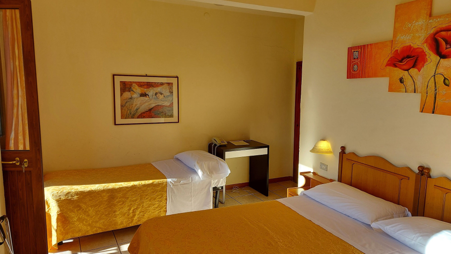 Bedroom 3, Amelia Hotel, Pistoia