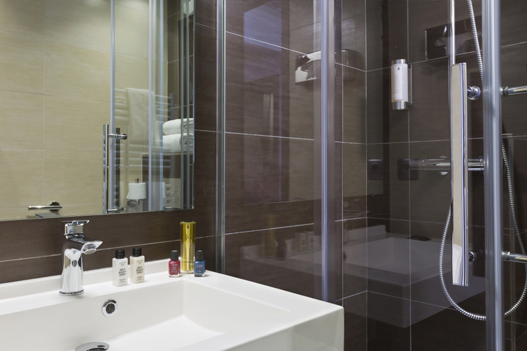 Bathroom 4, Simon's Boutique Hotel, Paris