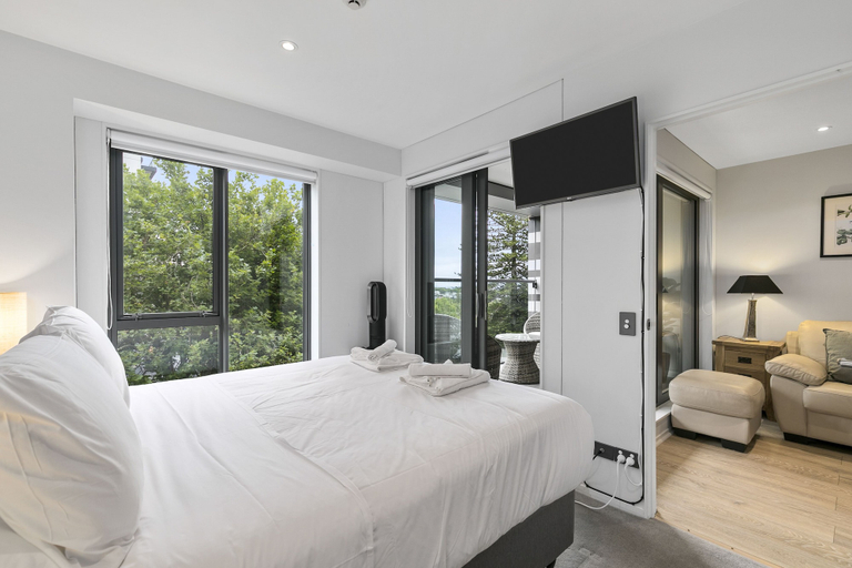 Bedroom 3, Chic 2BR Pool & Gym - Steps to Ponsonby, Waitakere