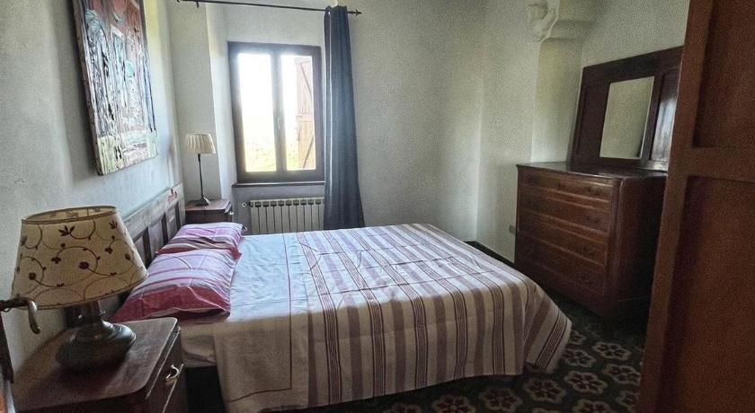 Bedroom 3, Geckos House, La Spezia