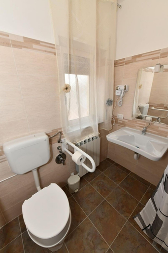 Bathroom 5, B&B Di Gabriele Filomena, Crotone