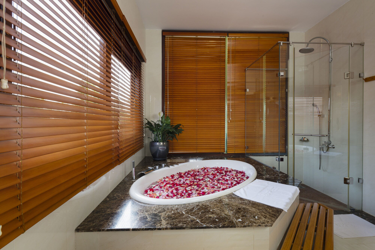 Bathroom 5, Terracotta Resort & Spa, Phan Thiết