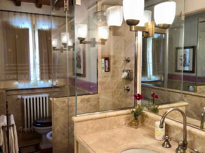 Bathroom 4, Casale degli Ulivi, Siena