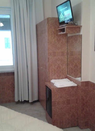 Others 5, Hotel Fiumara, Genova