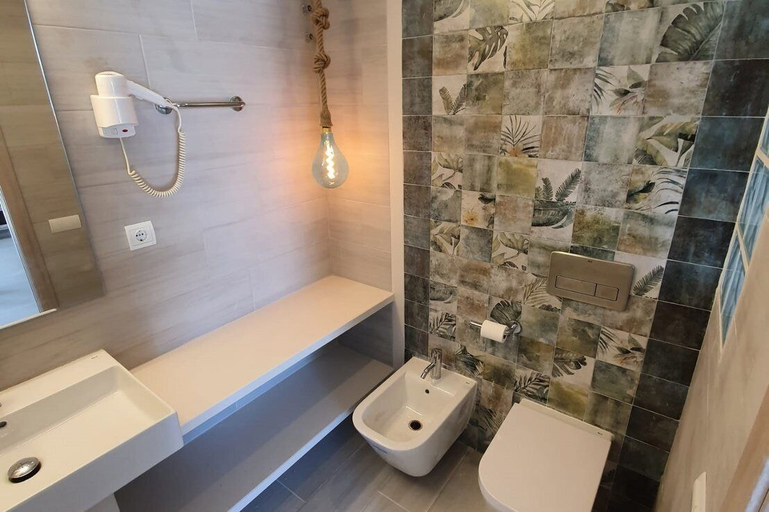 Bathroom 5, Hotel Roca Bella, Baleares