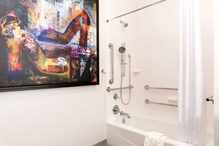 Bathroom 4, Homewood Suites by Hilton Indianapolis-Downtown, Indianapolis