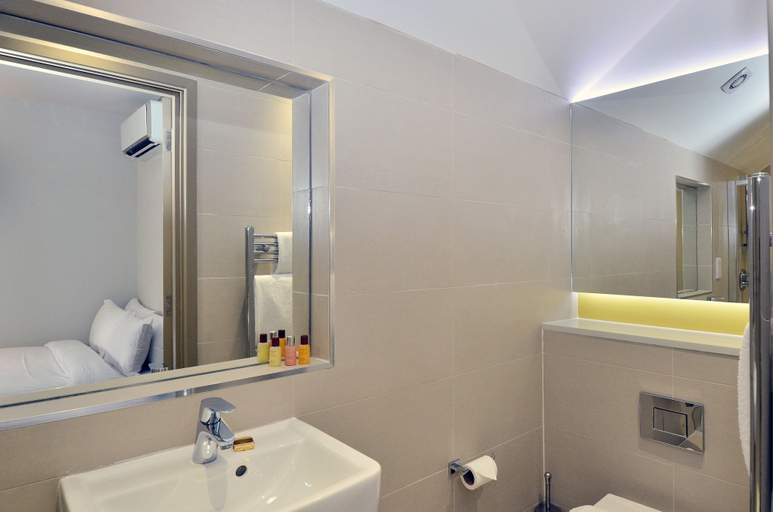 Bathroom 3, Arch hotel, London