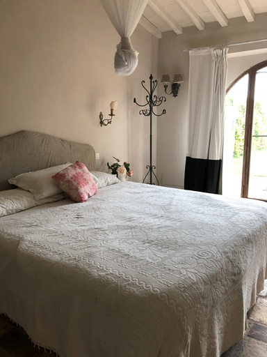 Bedroom 3, Private Room in small medieval borgo, Siena