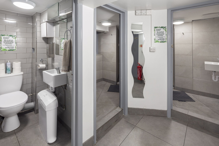 Bathroom 4, Astor Museum Inn Hostel, London