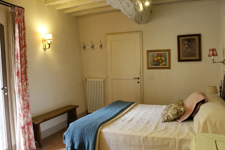 Bedroom 4, Private Room in small medieval borgo, Siena