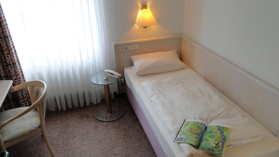 Bedroom 2, Hotel Traube Rüdesheim, Rheingau-Taunus-Kreis