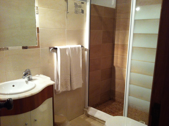 Bathroom 5, Turiquintas, Lagoa