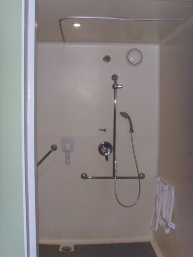 Bathroom 5, ibis budget l'Isle Adam, Val-d'Oise