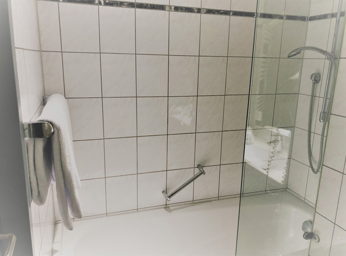 Bathroom 5, A&M Hotel Barsinghausen, Region Hannover