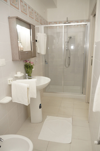 Bathroom 5, Hotel Valleverde, Salerno