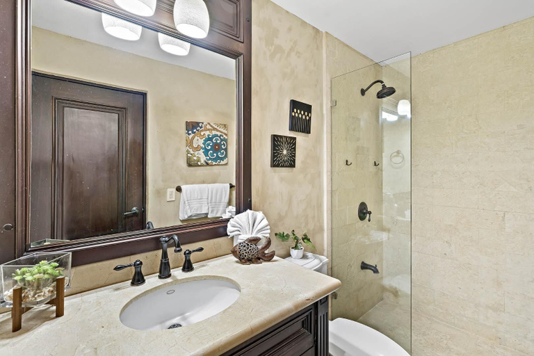 Bathroom 4, Upscale Two-Bedroom Condo in Playa Flamingo with Beautiful Oceanfront Views, Santa Cruz