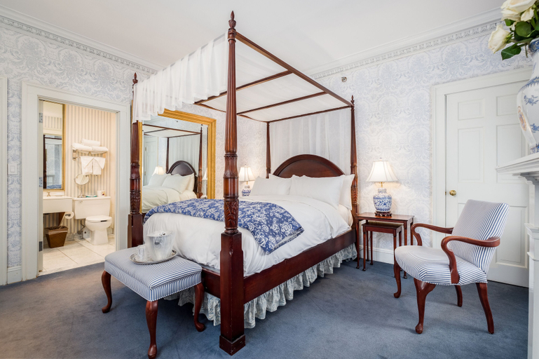 Bedroom 2, Simsbury 1820 House, Hartford