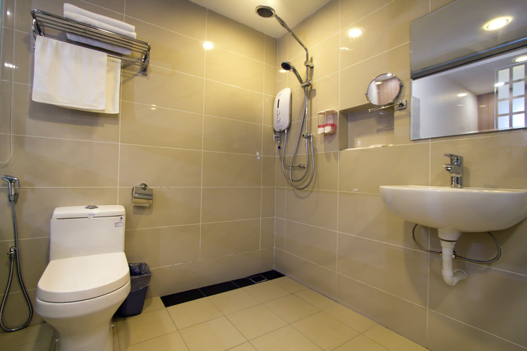 Bathroom 5, Elegant Hotel, Batu Pahat