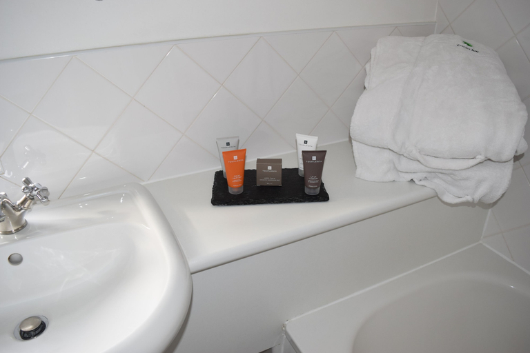 Bathroom 4, The Groes Inn, Conwy