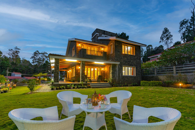 Exterior & Views