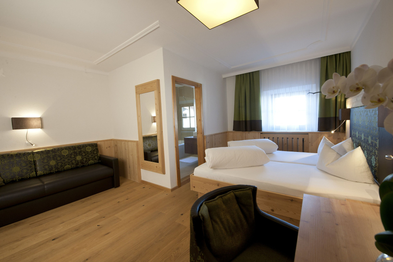 Bedroom 2, Hotel Bierwirt, Innsbruck