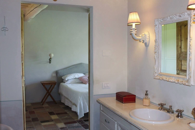 Bathroom 5, Private Room in small medieval borgo, Siena