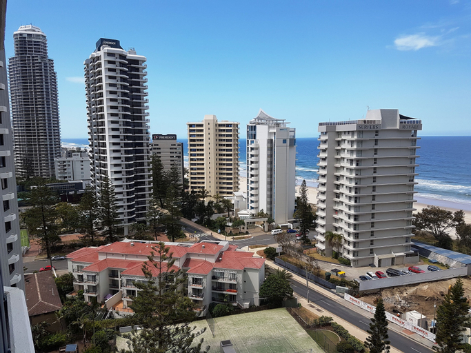 Exterior & Views 16