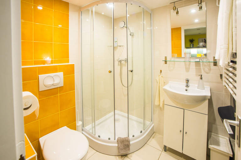 Bathroom 3, Kertesz 27 Apartment I., Budapesti