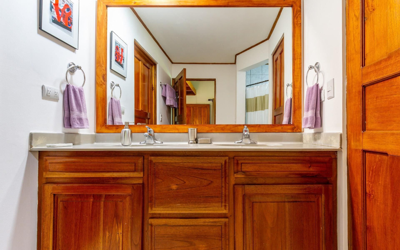 Bathroom 4, 5-BD Beachfront, Ocean-View Hillside Home, Santa Cruz