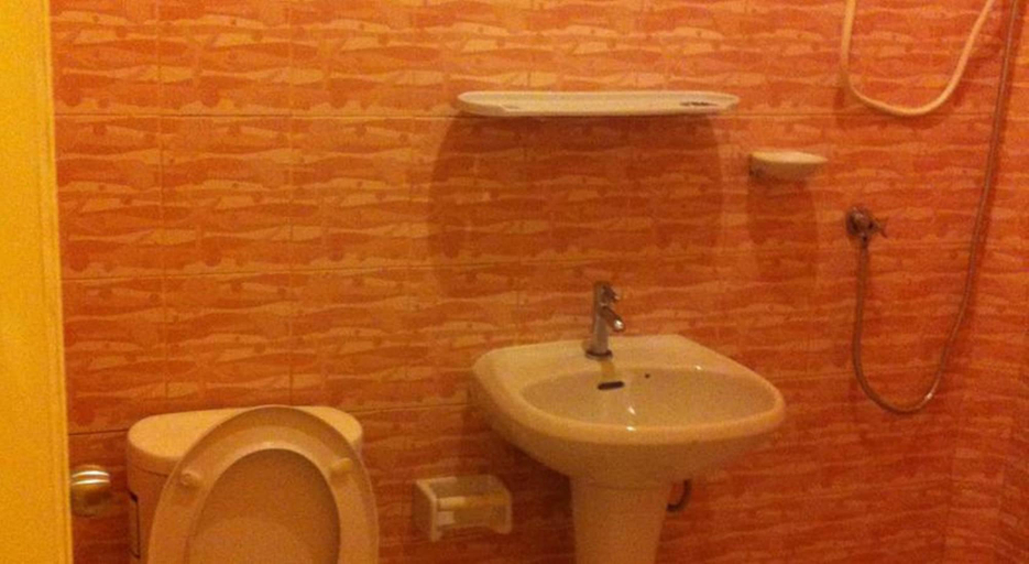 Bathroom 3, Subsavet Village, Ko Phangan