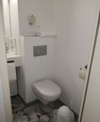 Bathroom 4, ibis budget Cergy Saint Christophe, Val-d'Oise