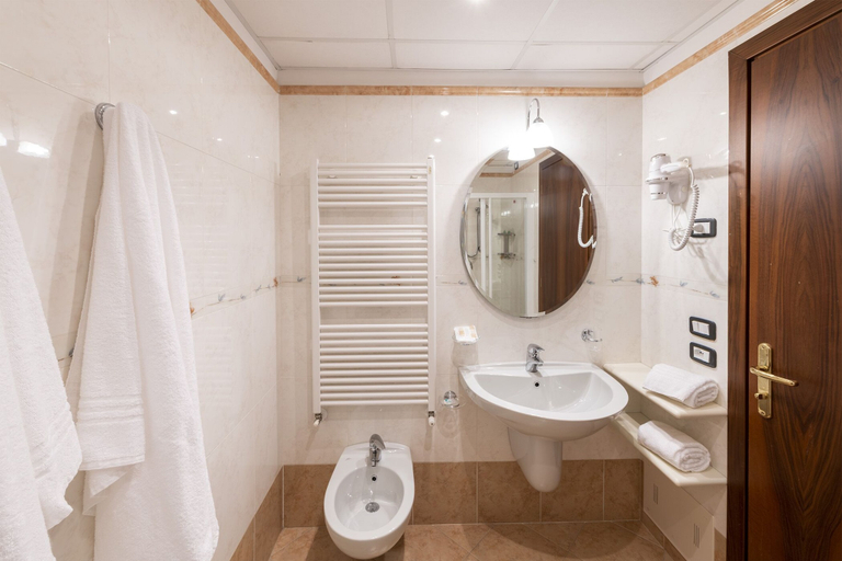 Bathroom 5, Hotel Pineta Campi, Brescia
