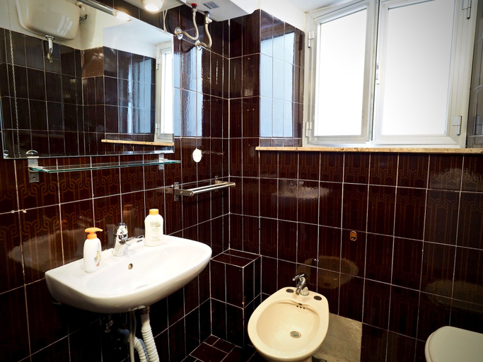 Bathroom 4, Studio Rosso San Luca Zona Acquario, Genova