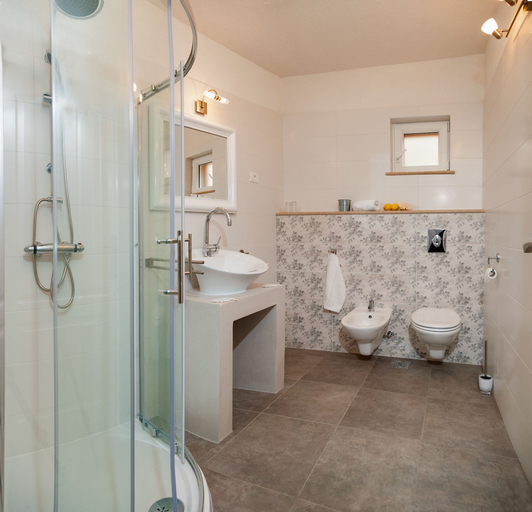 Bathroom 4, Villa Helena, Milna