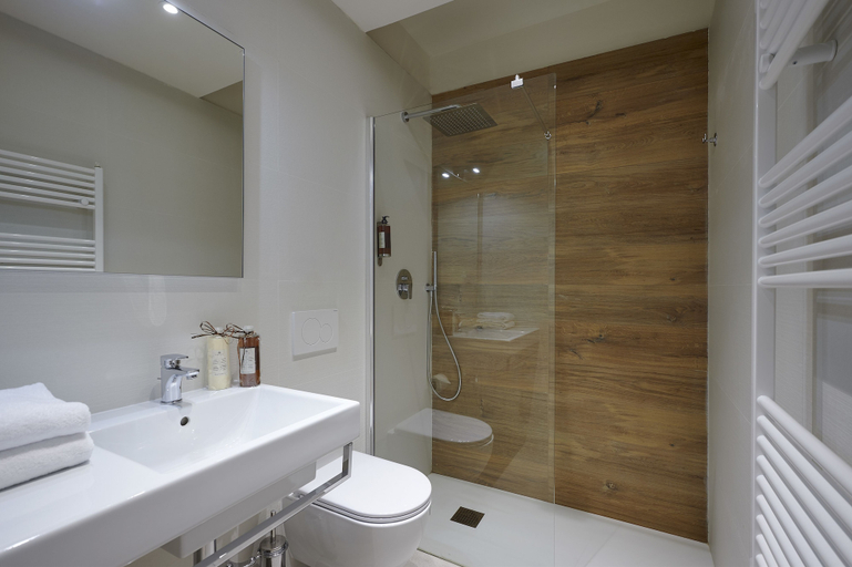 Bathroom 5, Park Hotel Chianti, Florence