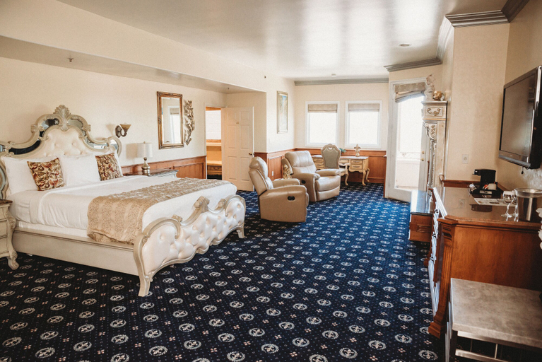 Bedroom 3, Inn at Churon Winery, Riverside