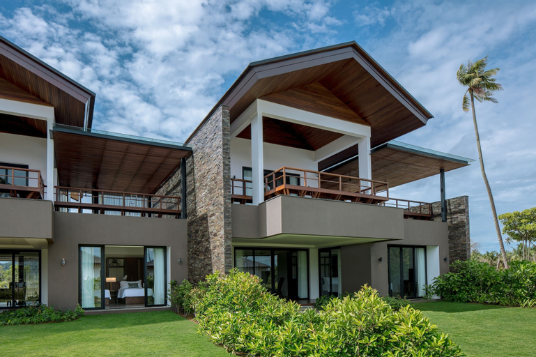 Exterior & Views 3