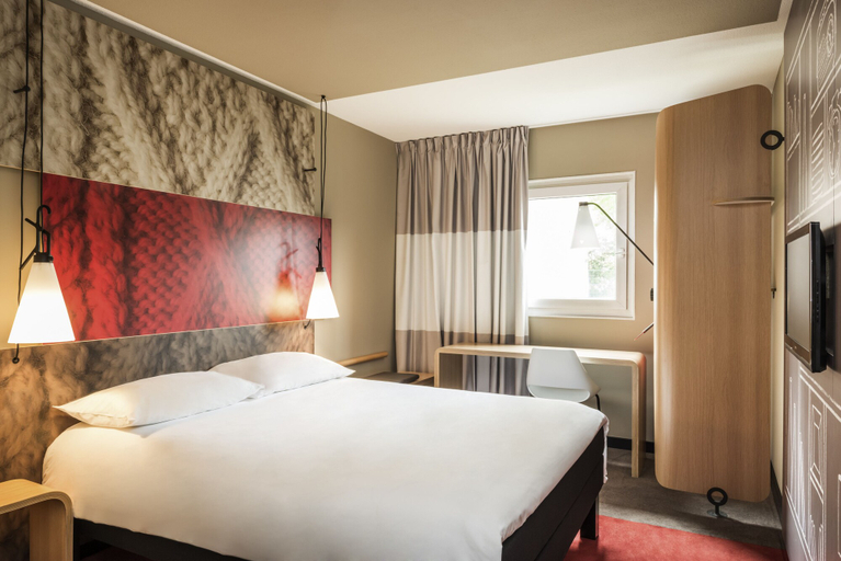 Bedroom 3, ibis Regensburg Zentrum, Regensburg
