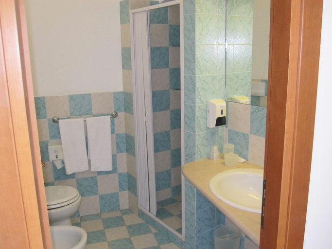 Bathroom 5, Villa Vittoria, Foggia