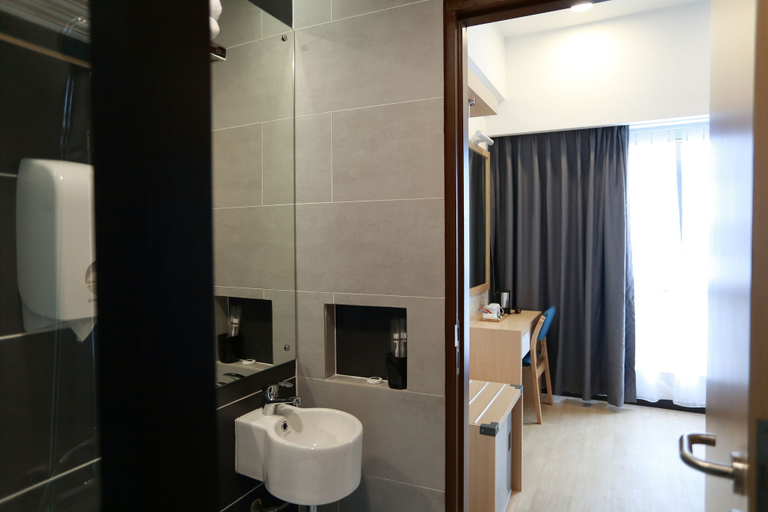 Bathroom 4, De House Hotel, Sibu