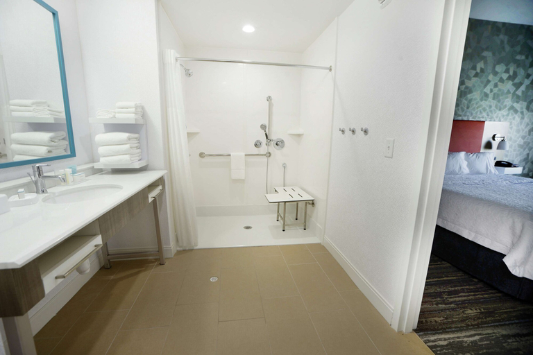 Bathroom 5, Hampton Inn & Suites Oklahoma City/Quail Springs, Oklahoma