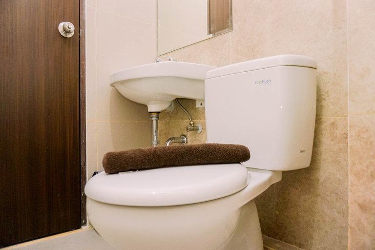 Bathroom 5, Comfort and Homey 2BR at Transpark Bintaro Apartment By Travelio, Tangerang Selatan
