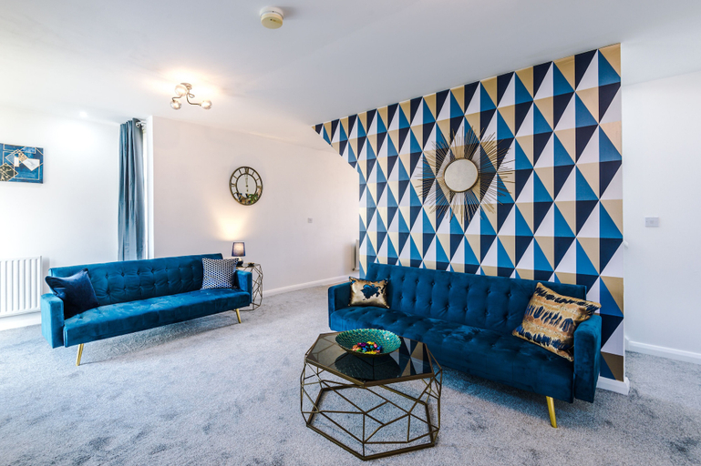 Others 4, 3 Bed House Manchester by MCR Dens, Manchester