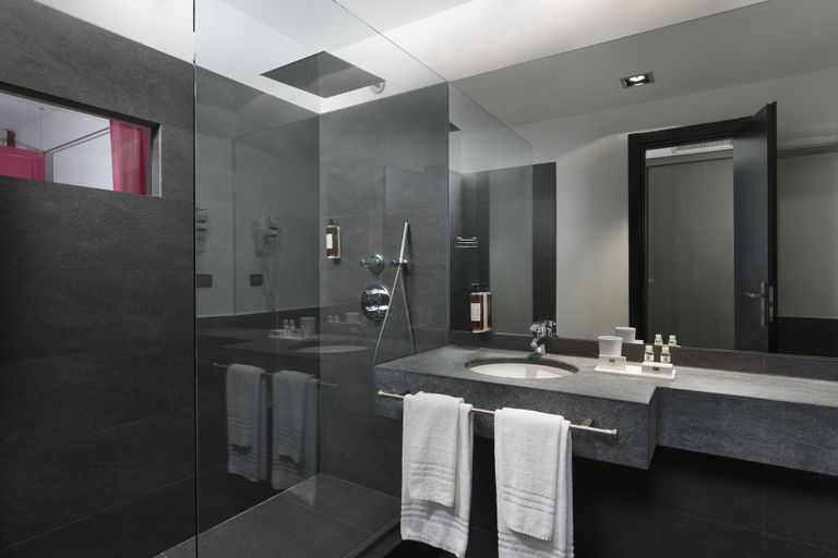 Bathroom 5, Hotel Punta San Martino, Genova