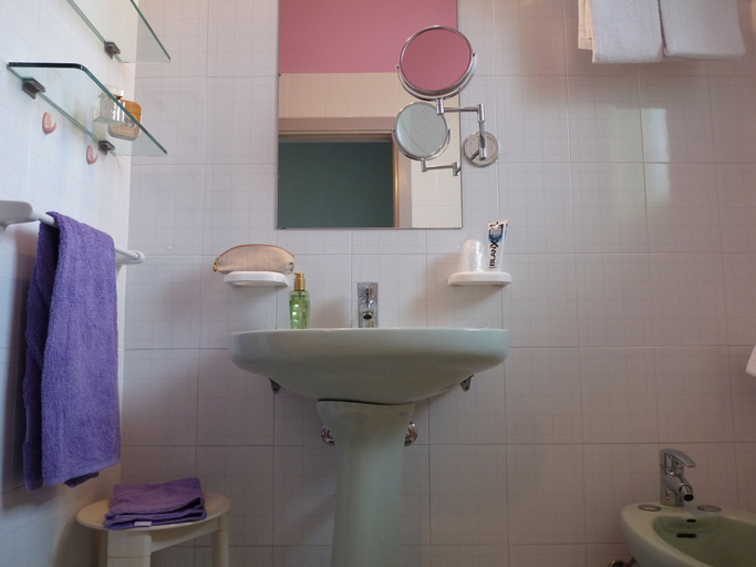 Bathroom 3, Hotel Elizabeth, Rimini