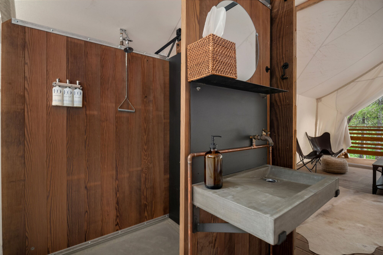 Bathroom 4, Under Canvas Mount Rushmore, Pennington